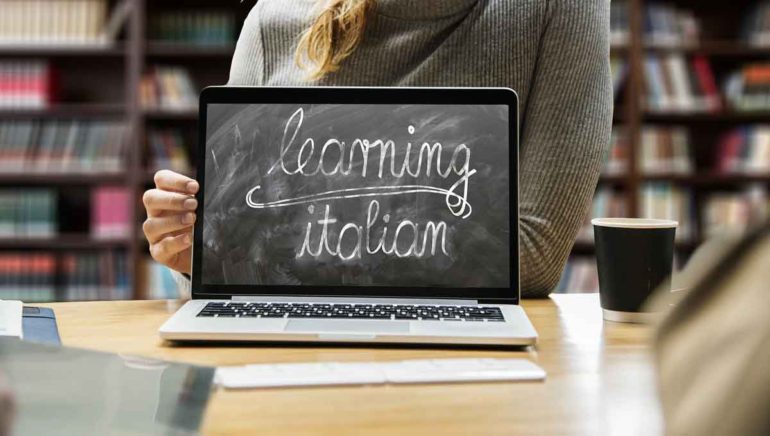 learning italian online on a laptop